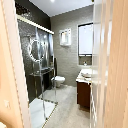 Apartamento With Garden Near And Tram
